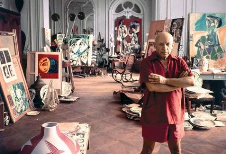 40 Inspiring Workspaces Of The Famously Creative