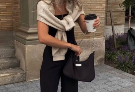 What to Wear in Paris: Packing List (2022 Update)