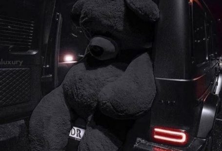 Pin by Elvira Verolino on Wallpapers | Dark purple aesthetic, Iphone style, Disney phone wallpaper in 2022 | Iphone style, Dark purple aesthetic, Purple aesthetic