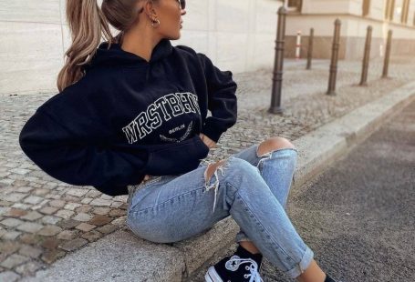 How To Style A Baggy Sweater