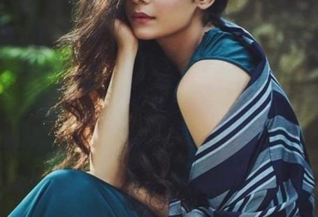 She sure does carry her curls with confidence. But, she can look like a smokestorm with a wavy mane too.