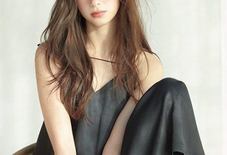 中条あやみさん｜ケイトのレッドルージュをラフ塗りで――赤リップに込めた想いとは？ | 美的.com