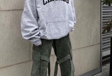 31 Best Oversized Hoodie Outfits to Wear This Year