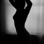 10 poses en casa para lucir sexy y empoderada este 2022