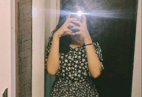 55+ gym mirror selfie poses
