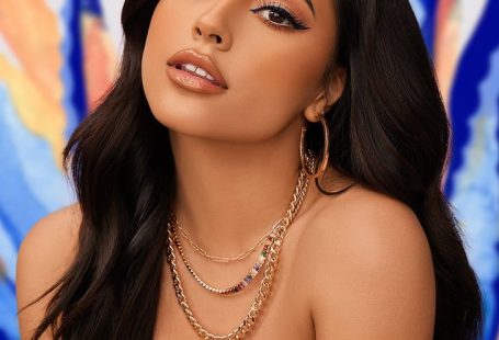 Becky G Wants Her Makeup Brand to Show "Young Latinas That They Can Be Businesswomen Too"