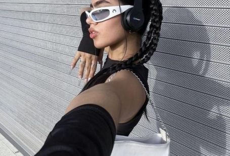 Discover More 49+ selfie mirror poses | best sexy selfie poses | poses for sexy selfies