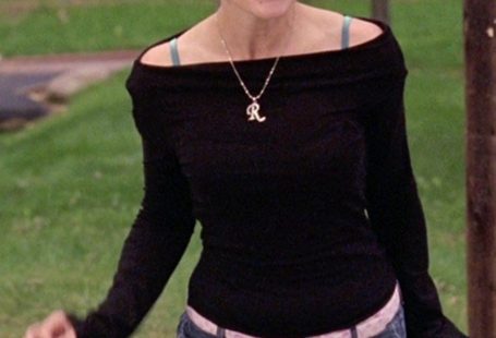How to Dress Like Regina George: 9 Ways to Copy the 'Mean Girls' Queen Bee