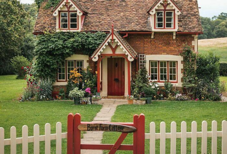 Il Burnt Farm Cottage costruito con mattoni rossi nel 1840, Borough of Broxbourne, Hertfordshire, Inghilterra meridionale - Keblog