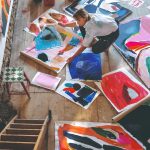 La maison d'une artiste habitée par la couleur