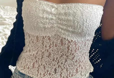 Sexy Lace Hollow Sleeveless Crop Top