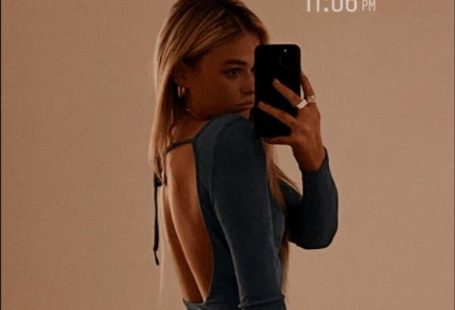 View More 42+ beautiful selfie poses