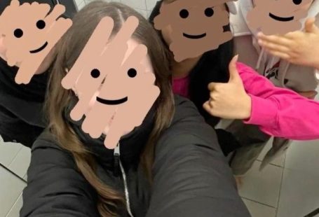 View More 54+ selfie poses sexy