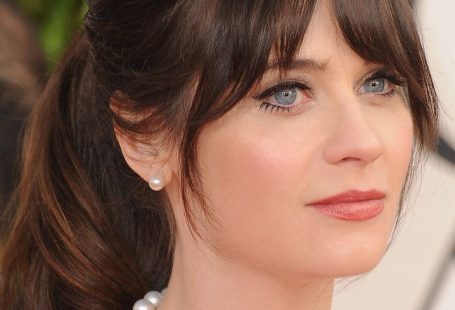 Zooey Deschanel on How to Be the Quirky Girl Next Door