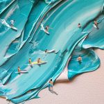 L’artiste Golsa Golchini crée des mises en scène aquatiques dans des “excès de peinture”