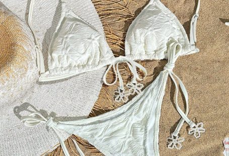 Summer Beach Solid Color Triangle Cup Bikini Set With Straps And Faux Pearl Decorations