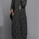 WOLFF - Langärmeliges Taschenkleid mit Druck - Schwarz / L