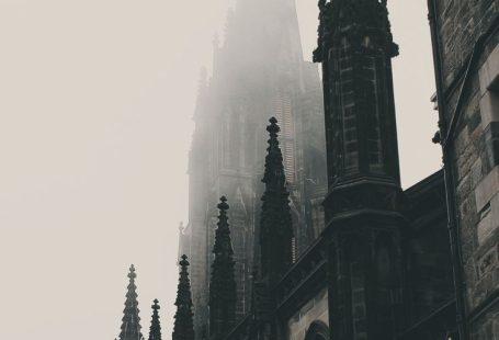 26 Dark Academia iPhone Wallpapers (Free Download!)