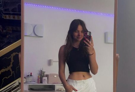 48+ full body mirror selfie poses - Selfie vacation trends