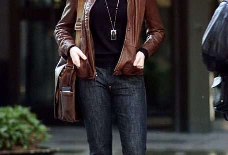 Anne Hathaway Recreated One Of Her Looks From "The Devil Wears Prada" — And Then Ended Up Sitting Next To Anna Wintour