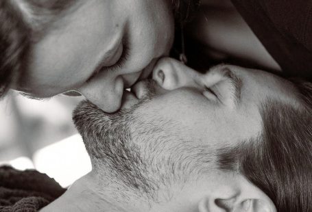 Couple kissing bed | Premium Photo  - rawpixel