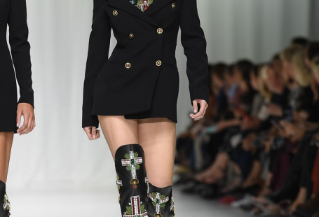 Gigi Hadid Celebrates The Last Day Of Fashion Week By Walking For Chanel