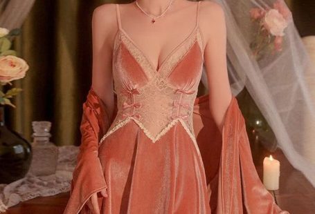 SEXY VELVET LACE NIGHTDRESS WITH CHEST PAD - M / black