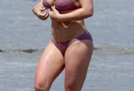 Hilary Duff gets frisky with new boyfriend Ely Sandvik