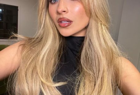 Sabrina Carpenter's Makeup Artist Breaks Down Her TikTok-Viral Flushed Glow