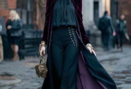 15 Dark Academia Outfit Ideas That’ll Make You Feel Like a Scholarly Goddess